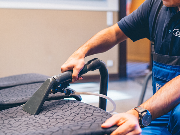 Teppich- und Polsterreinigung